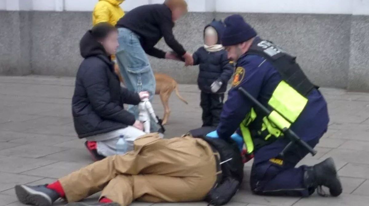 Warszawa: Atak epilepsji na ulicy. Strażnicy miejscy w porę ruszyli na pomoc