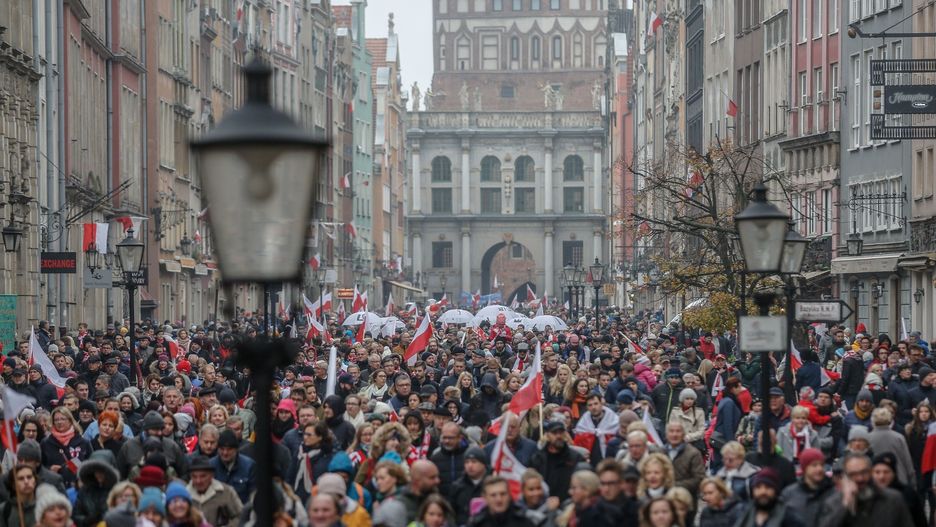 Parada Niepodległości w Gdańsku wyruszy ulicami Starego Miasta - mieszkańcy i goście będą wspólnie świętować 107. rocznicę odzyskania przez Polskę niepodległości.