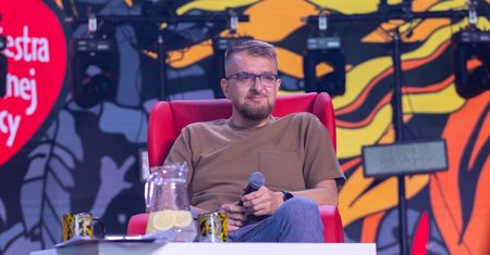 Kim jest "dziwny pan Tomek", który podbił serca dzieci i ich rodziców?