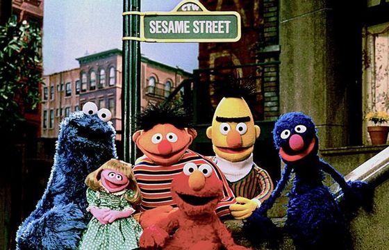 HBO i Max rezygnują z produkcji „Ulicy Sezamkowej”. Kto przygarnie kultowy tytuł?