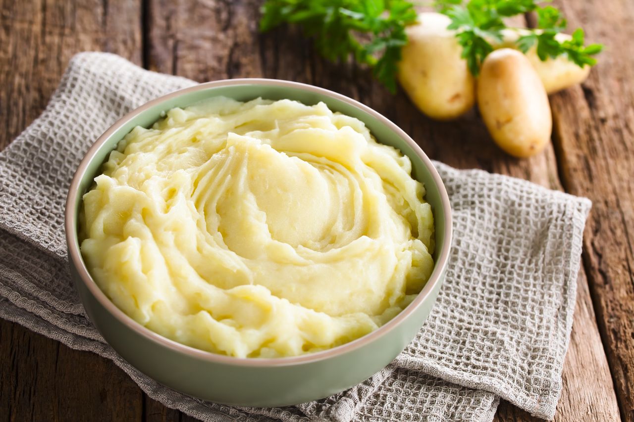 Creamy transformation: Mashed potatoes with garlic oil