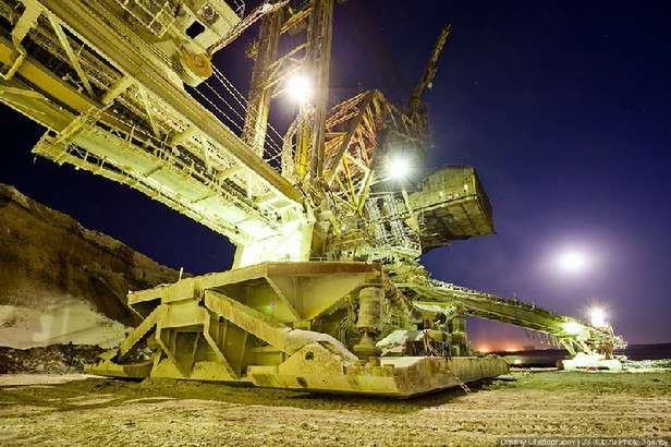 Gigantyczna koparka w rosyjskiej kopalni odkrywkowej 35