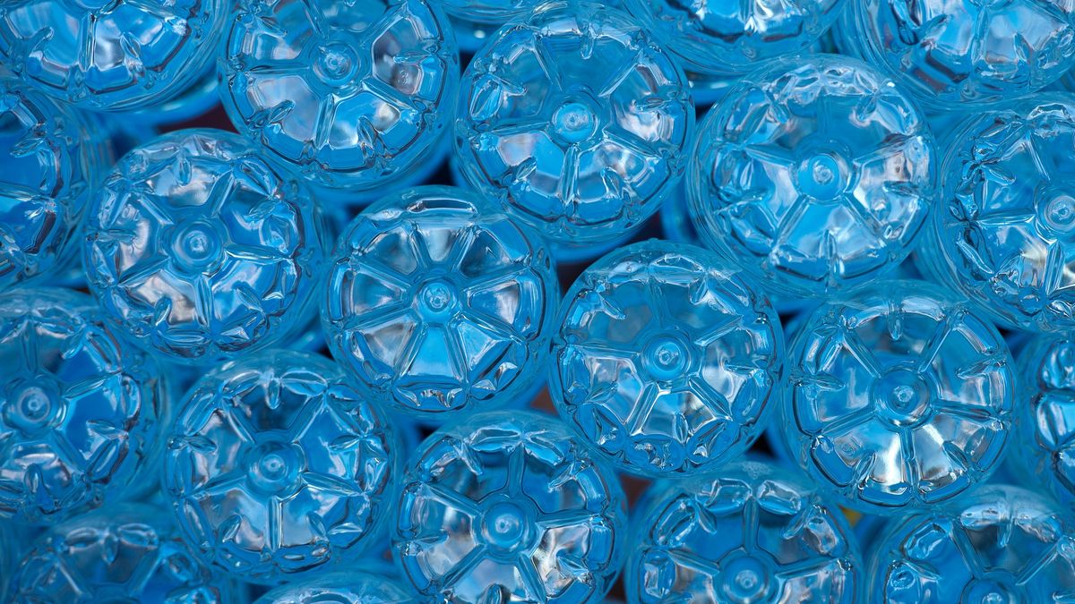 Picie wody w plastikowej butelce może odbić się na naszym zdrowiu