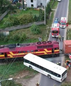 Wielkopolska. Pociąg wjechał w autobus. Ranne dzieci
