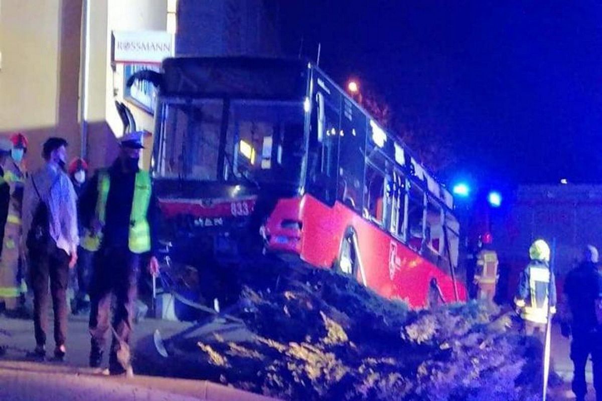 Dolny Śląsk. Kierowca MZK stracił przytomność podczas jazdy autobusem