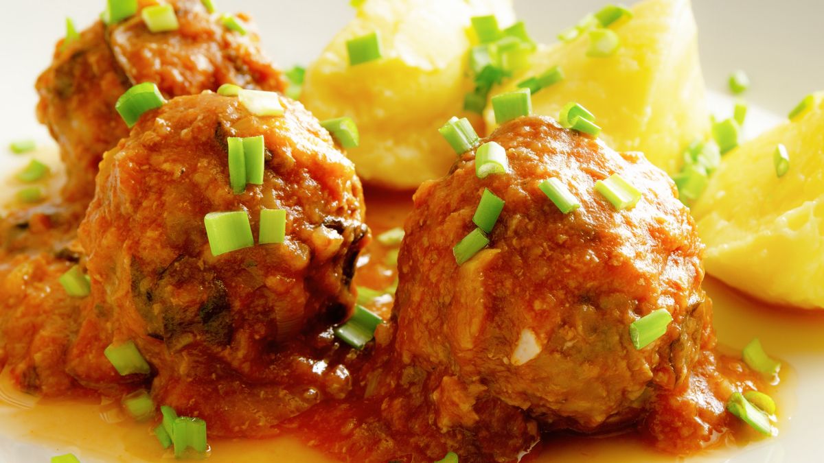 Zamiast zwykłego sosu koperkowego, przygotowuje coś lepszego