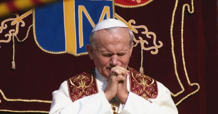 "Uczynił pedofila kardynałem". Potężny Duńczyk uderza w Jana Pawła II
