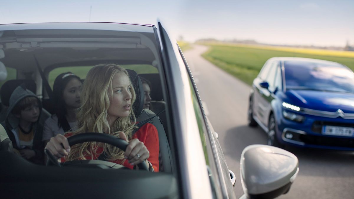 Wyprzedzanie należy do najniebezpieczniejszych manewrów na drodze