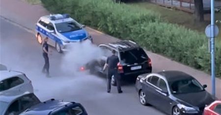 Szarpanina na Ochocie. Zachowanie funkcjonariuszy wzbudza kontrowersje