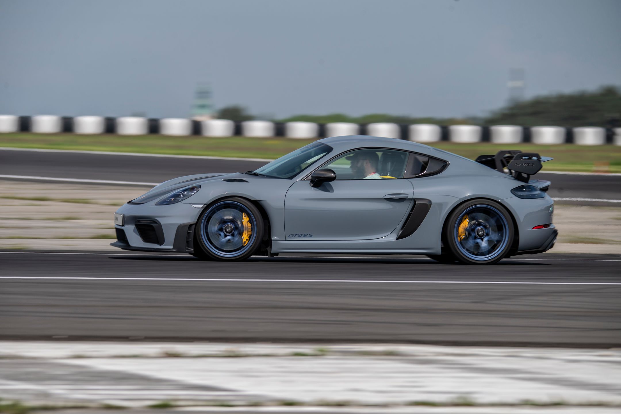 Porsche 718 Cayman GT4 RS