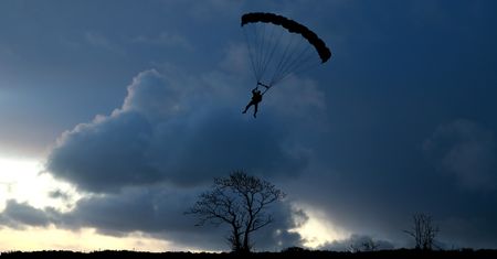 Rosjanom nie otwierają się spadochrony? Zaskakujące doniesienia z Ukrainy