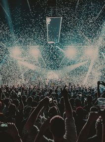 Chcesz jechać na koncert za granicę? Oto 6 tipów, które pomogą ci się przygotować [VIBEZ IN LINE]