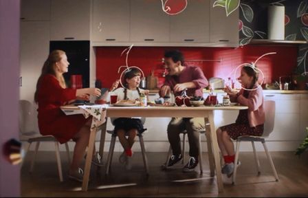 Cztery rodziny w reklamach „Herbapol. I dzień smakuje lepiej!"