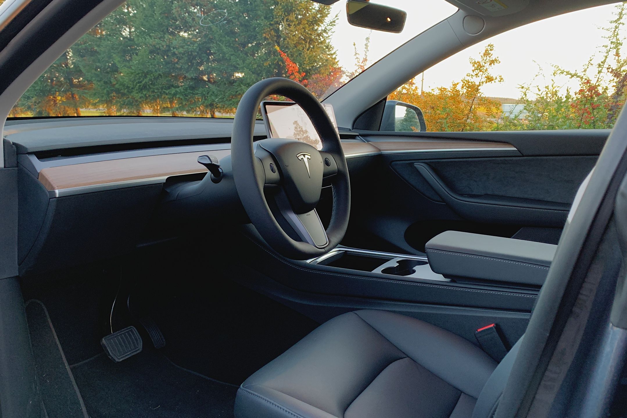 Minimalistyczny do bólu kokpit Tesli Model Y
