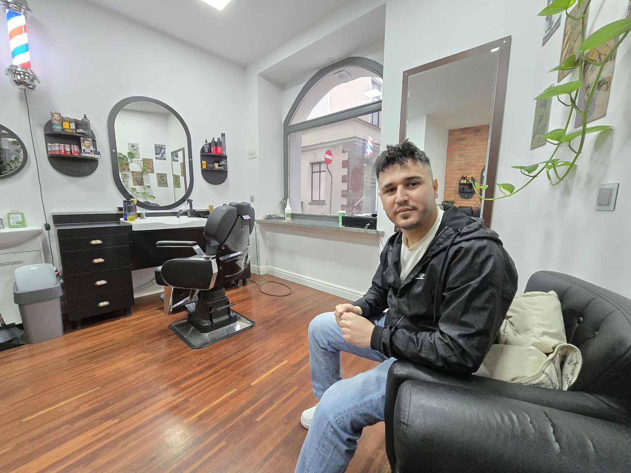 Chcą wyrzucić z Polski tureckiego fryzjera. "Boję się wrócić do kraju"