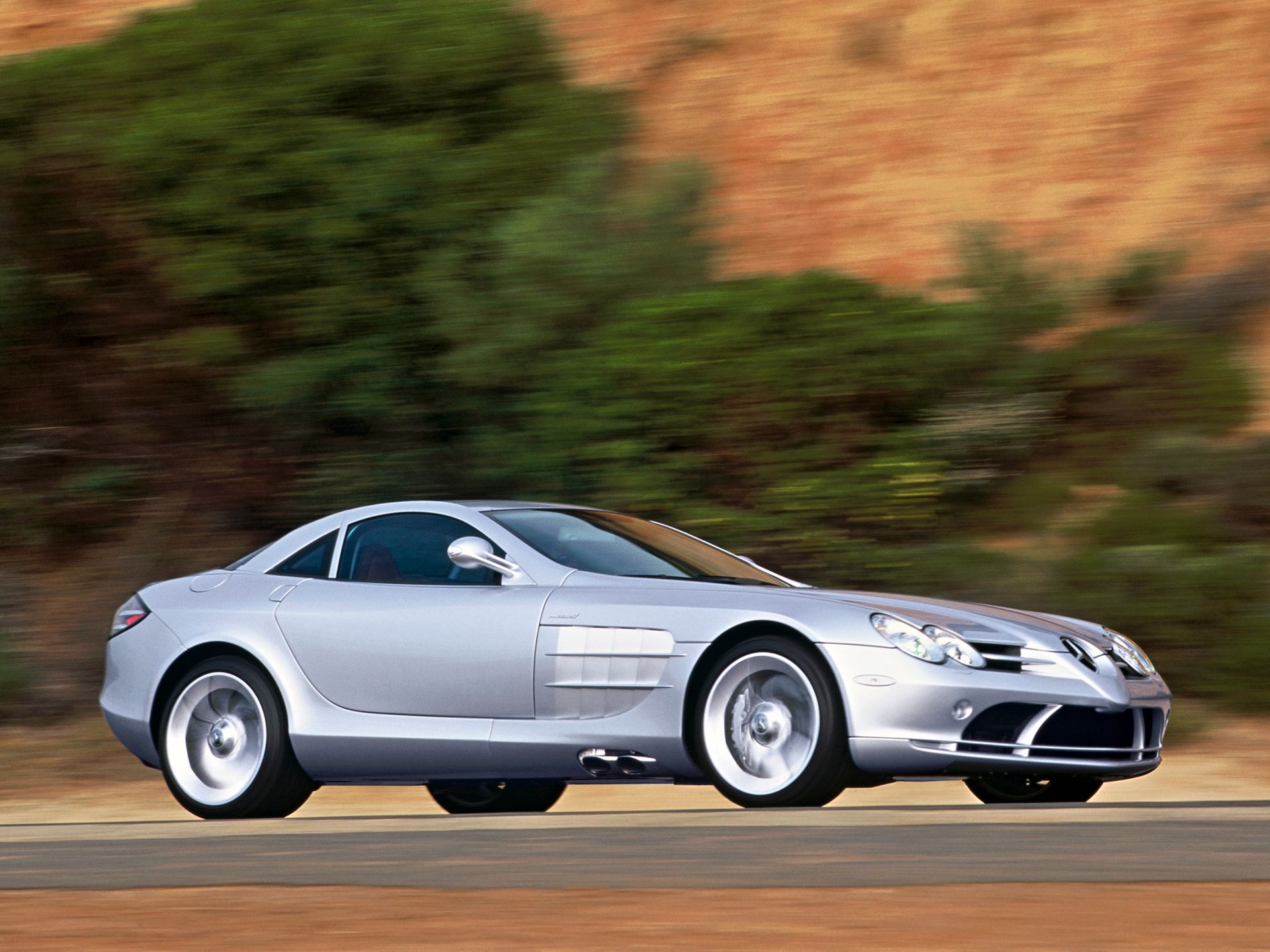 Pokolenie wcześniej: Mercedes-Benz SLR McLaren 26