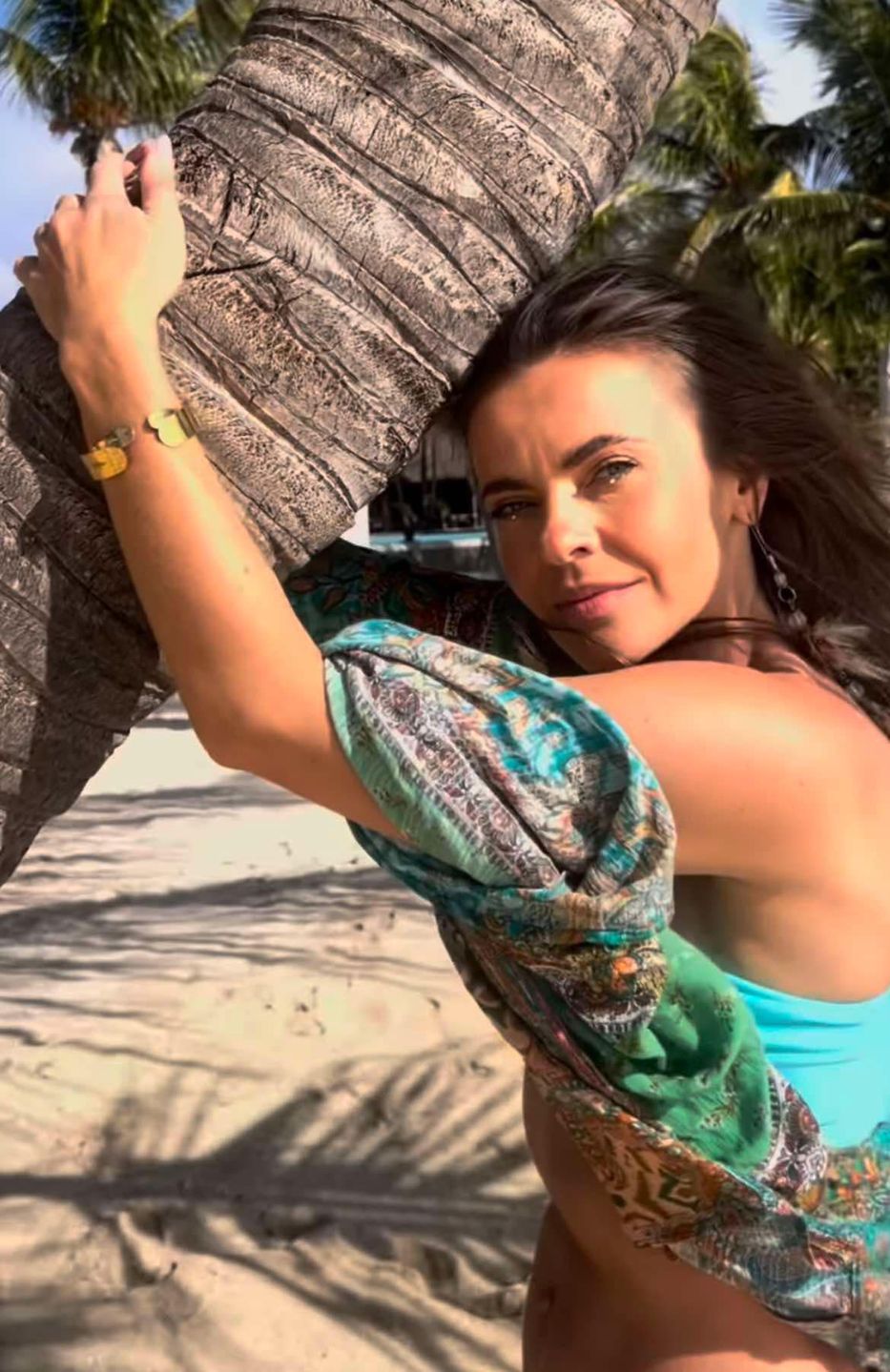 Edyta Herbuś pozdrawia walentynkowo z rajskiej plaży