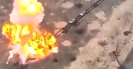 Gigantyczna eksplozja BMP-1. Atak na konwój pod Donieckiem