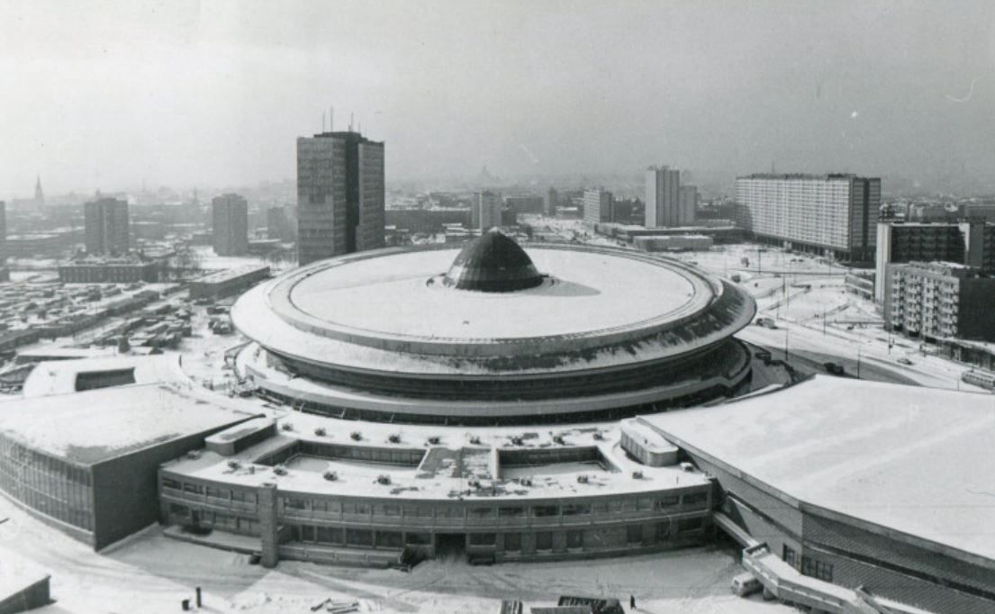 Śląskie. 8 maja 1971 r. po siedmiu latach budowy Spodek w Katowicach po raz pierwszy przyjął swoich gości. 