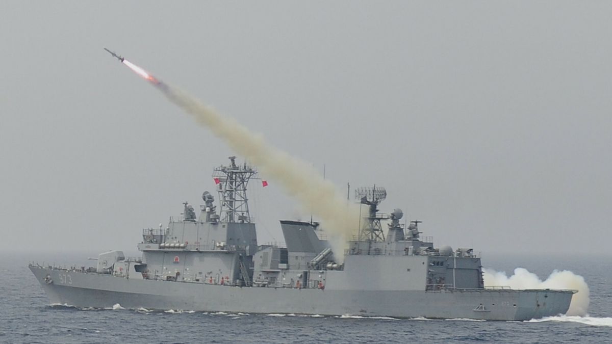 arch26
July 6, 2017 - At Sea: A South Korean navy ship fires a missile during a drill in South Korea's East Sea. South Korean warplanes and navy ships have fired a barrage of missiles into the waters during one-day drills aimed at boosting a readiness against a possible North Korean aggression. (Polaris)