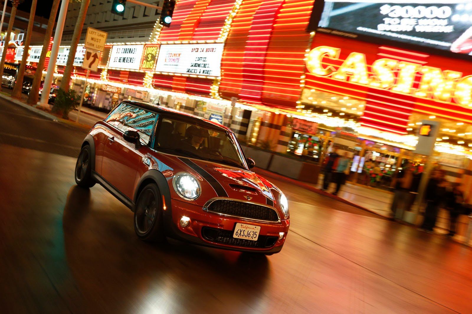 Galeria Mini jako celebracja sprzedaży półmilionowego egzemplarza w USA 204