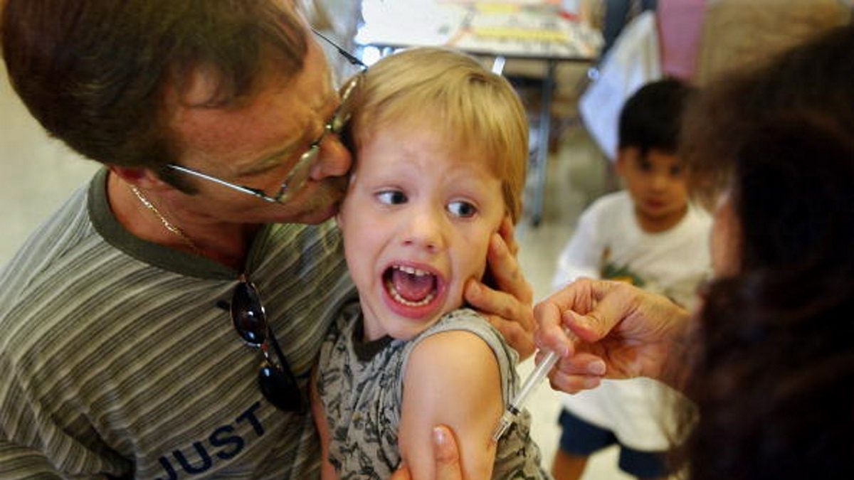 W wyniku pandemii COVID-19 spada liczba szczepień u dzieci