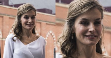 Elegancka królowa Letycja patrzy przez mikroskop w Londynie (ZDJĘCIA)