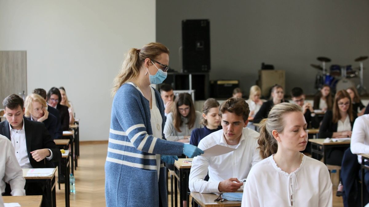 Ze względu na pandemię koronawirusa matury zostały przełożone na czerwiec