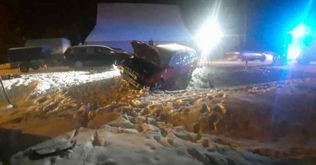 Jadą w góry na letnich oponach. Zakopiańska policja apeluje o rozsądek