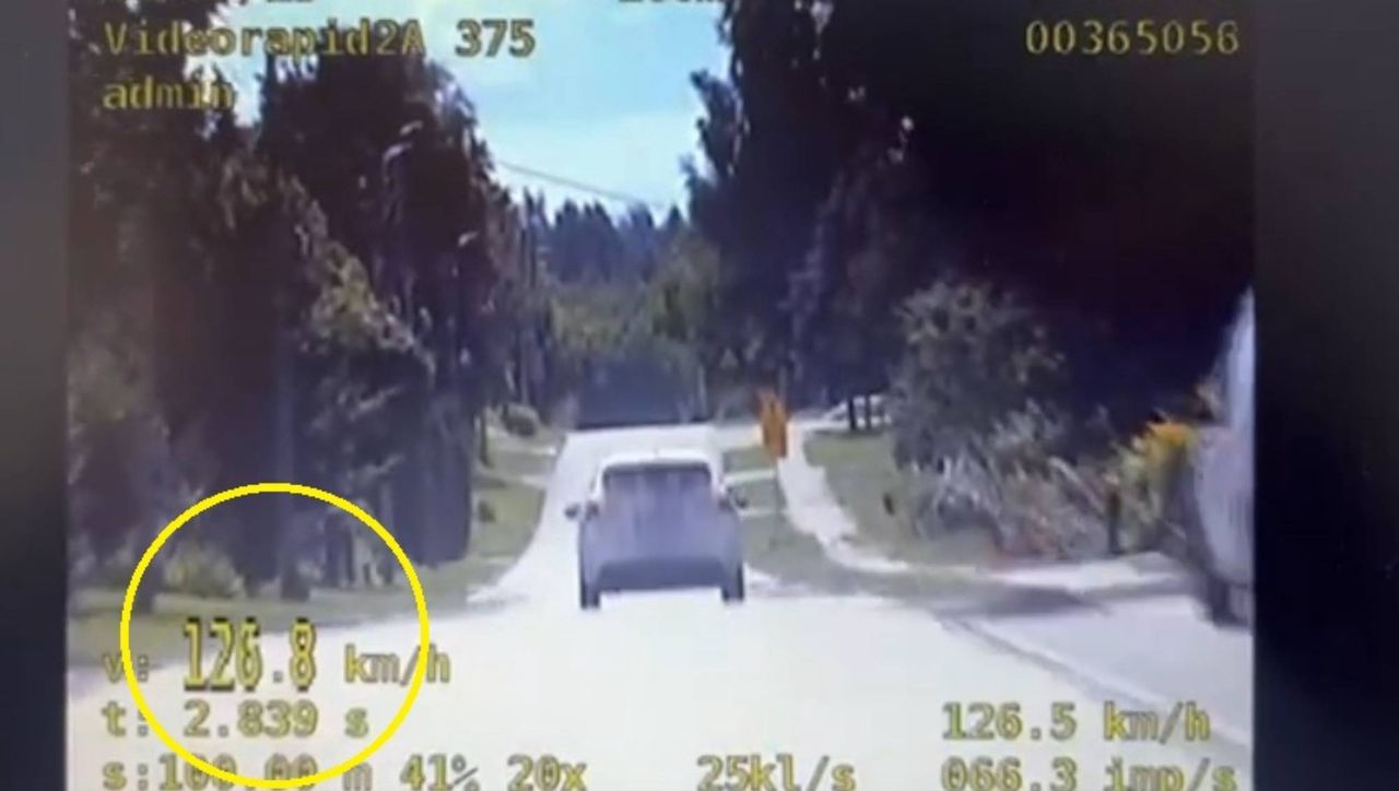Karmanowice: Krótko cieszył się "prawkiem". 18-latek jechał 126 km/h w terenie zabudowanym