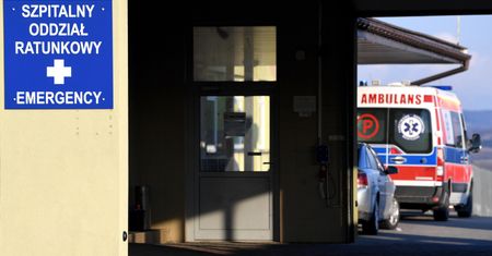 Krosno. Pasażer zaatakował kierowcę autobusu. Mężczyzna w poważnym stanie, trwa policyjna obława