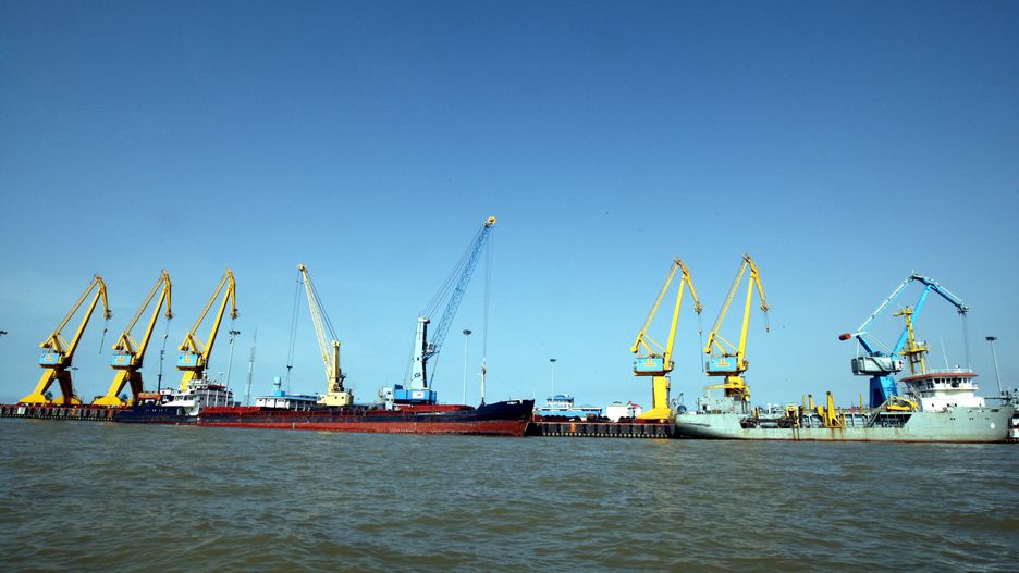 Irański port Anzali nad MOrzem Kaspijskim, objęty sankcjami UE