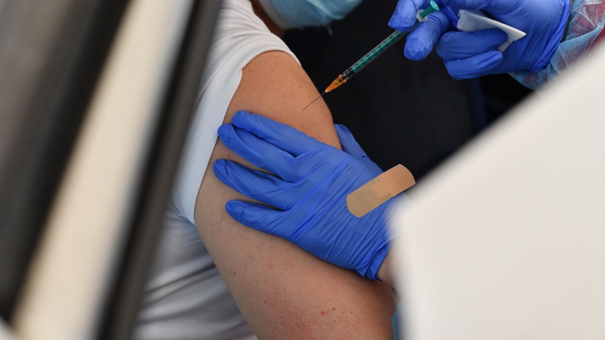 Szczepienie przeciw COVID-19