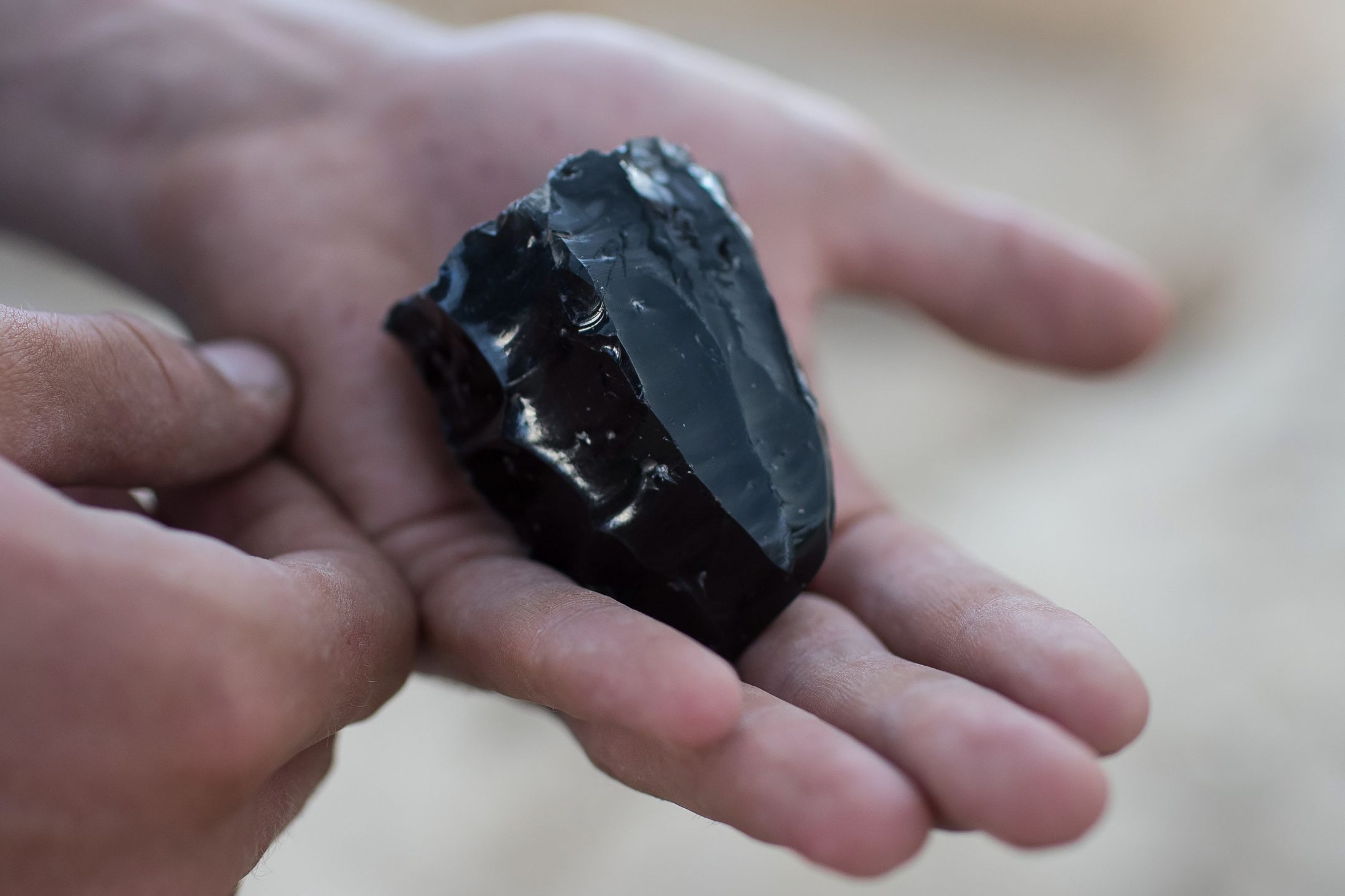Rdzeń wykonany z opsydianu z okresu wczesnego neolitu, znaleziony podczas prac archeologicznych w Biskupicach