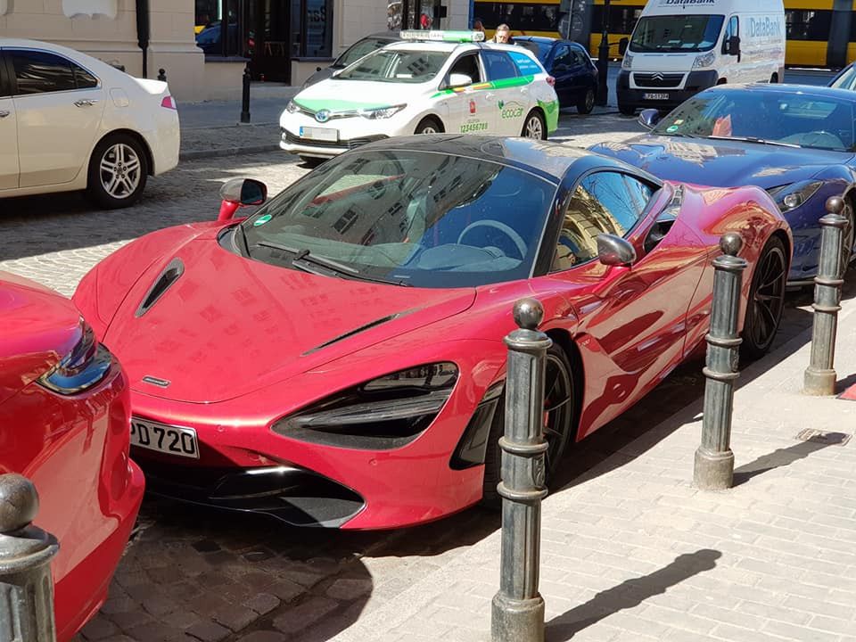 Wiosna zawitała na ulice Warszawy. A wraz z nią nieziemski McLaren 720S