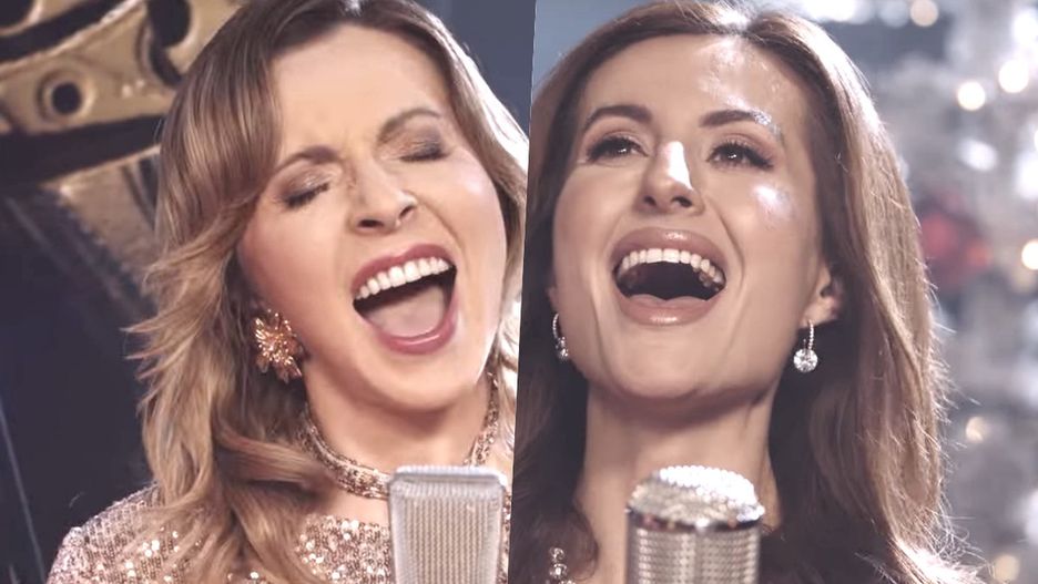 Pracownice TVP wykonują świąteczną piosenkę 