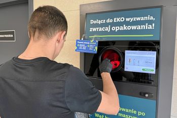 Już nie muszą nosić butelek do sklepu. Butelkomaty na Młocinach w Warszawie