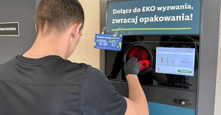 Już nie muszą nosić butelek do sklepu. Butelkomaty na Młocinach w Warszawie