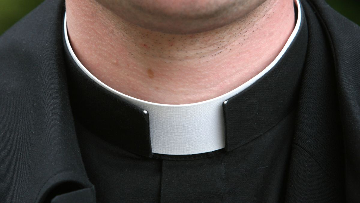 Pijany ksiądz doprowadził do kolizji u ucekł z miejsca zdarzenia