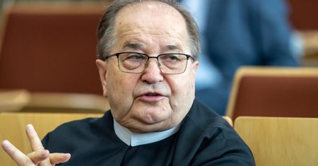 Mają się czego bać? Resorty finansujące Rydzyka pod lupą