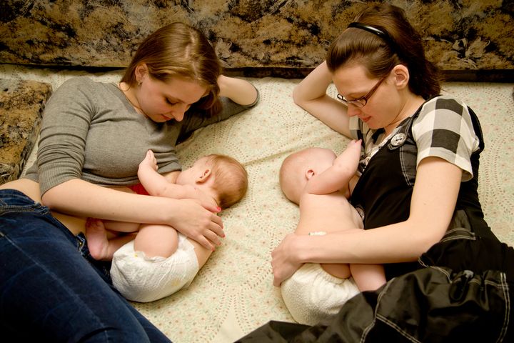 Karmienie piersią cudzego dziecka z dnia na dzień staje się coraz bardziej popularne
