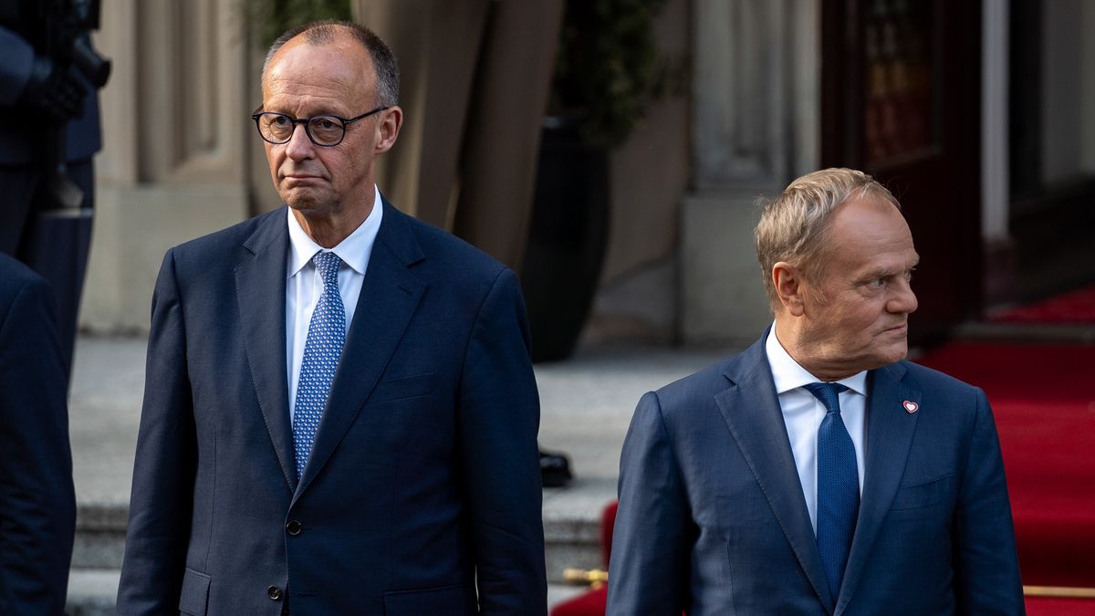 Friedrich Merz, Germany's chancellor, left, and Donald Tusk, Poland's prime minister, in Warsaw, Poland, on Wednesday, May 7, 2025. Tusk pushed back against plans by Merz to tighten border controls with its European Union neighbors, saying the focus should rather be on reinforcing the bloc's outside frontier. Photographer: Damian Lemanski/Bloomberg via Getty Images