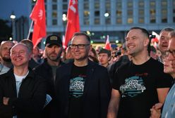Duda śpiewał z Nawrockim. Włożyli identyczne koszulki