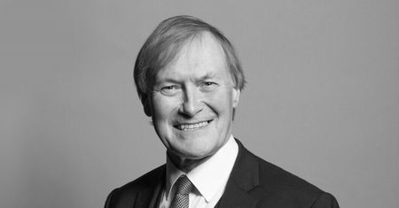 Tragedia na Wyspach. Nożownik zaatakował posła. Polityk zmarł