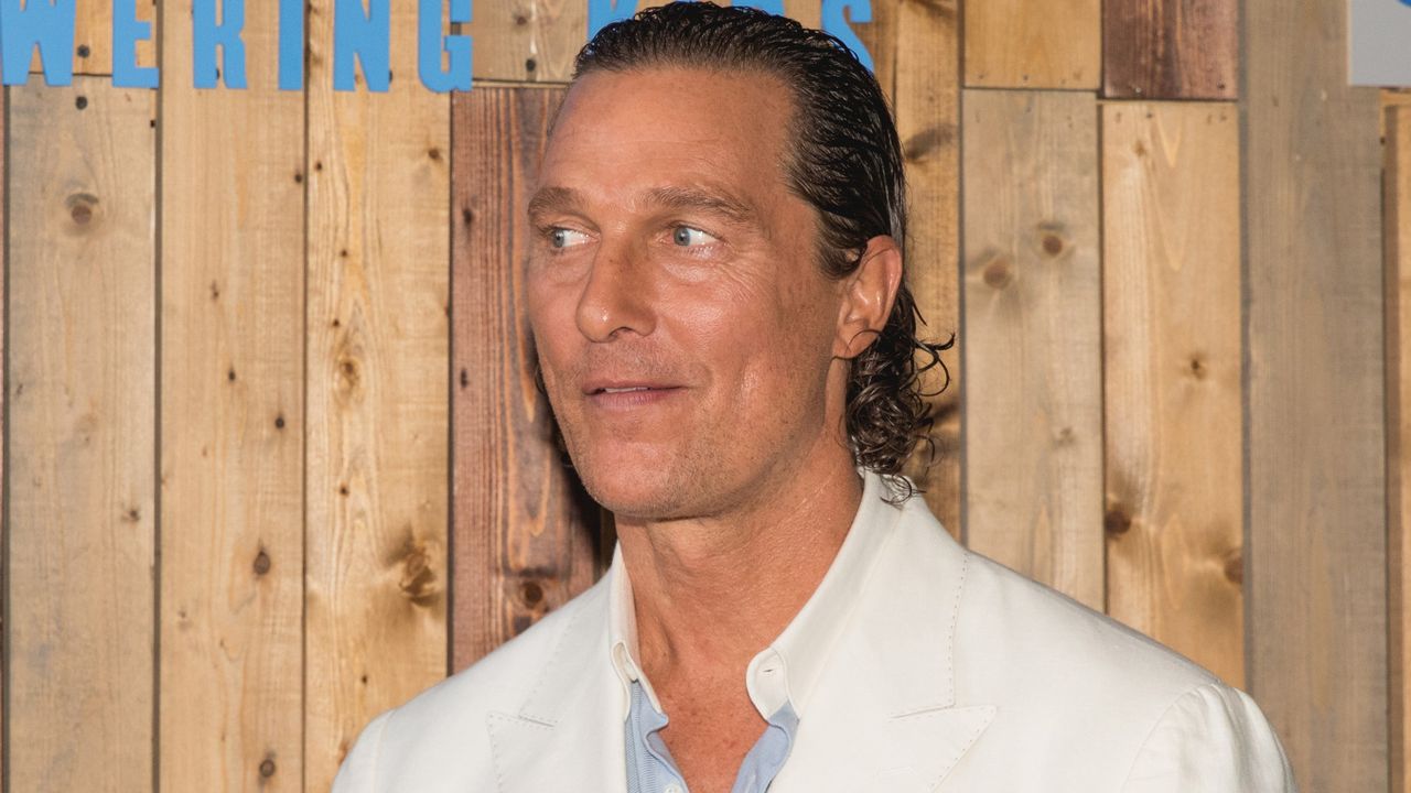 Samolot zaczął spadać. McConaughey nie miał zapiętych pasów