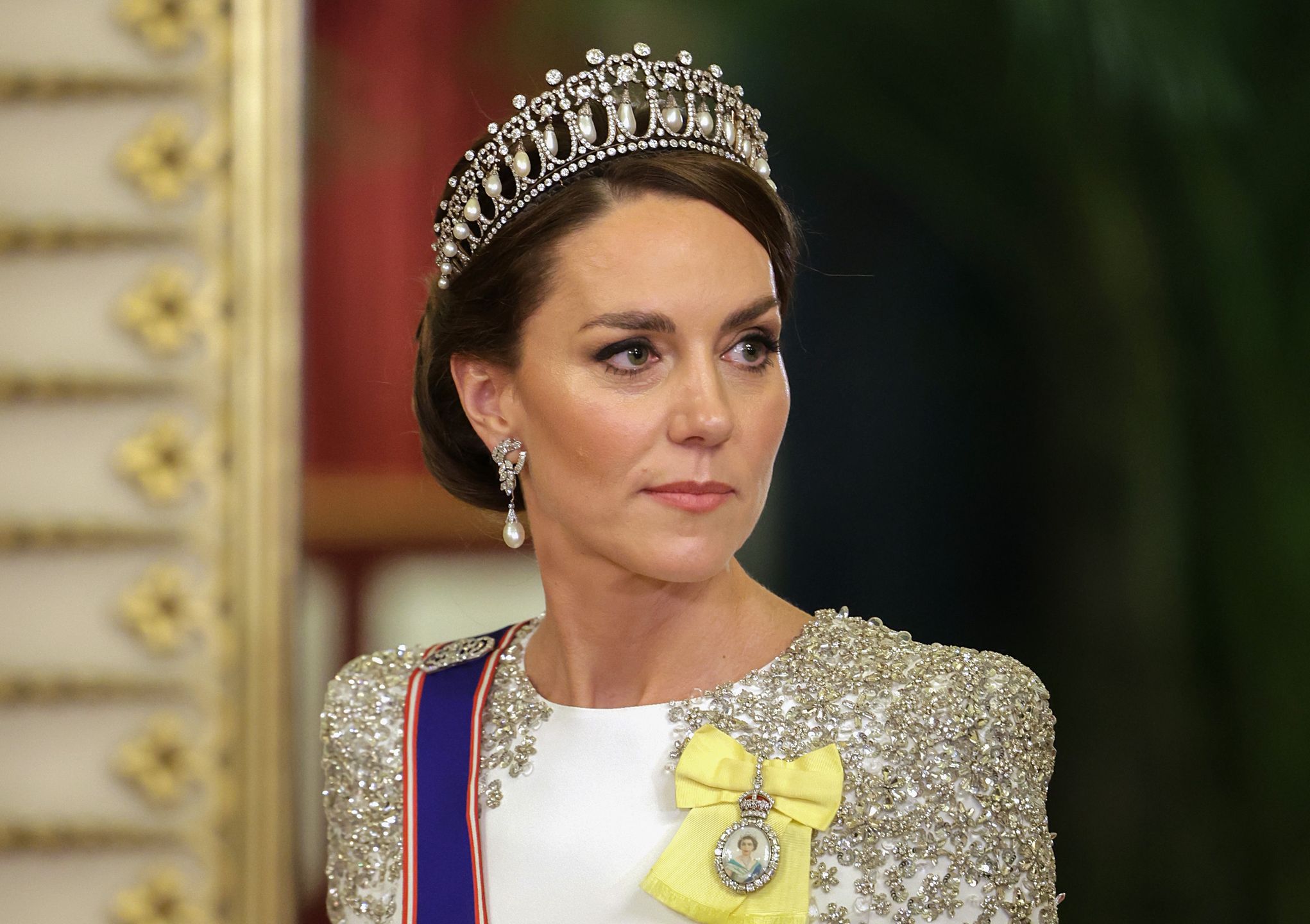 Księżna Kate na bankiecie w Pałacu Buckingham