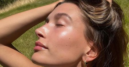 Najpopularniejszy trend urodowy. Na czym polega "clean girl aesthetic"?