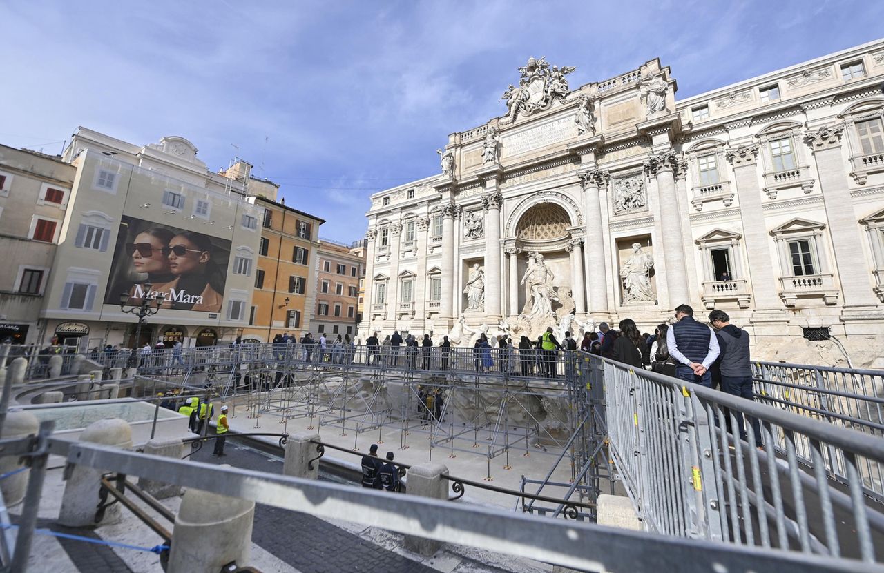 Rome's iconic sites 'wrapped' as renovations stall tourism