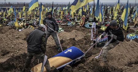Uciekają przed mobilizacją. "To nie jest już kraj, za który chciałbym walczyć"