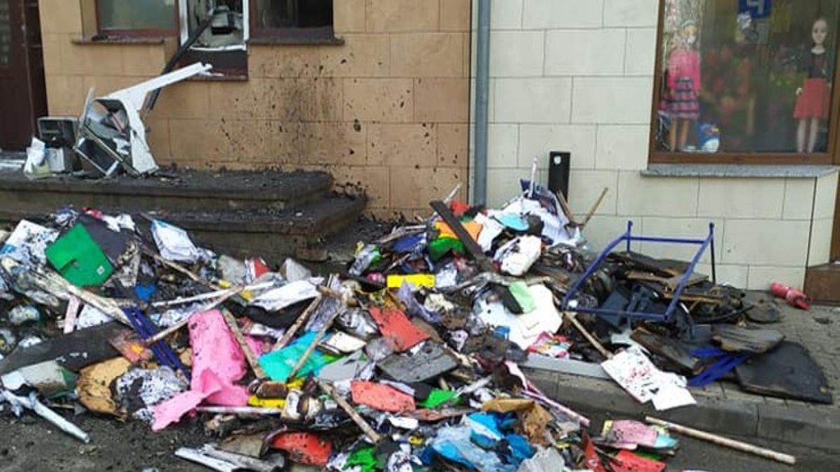 W wyniku eksplozji doszło do pożaru, który objął dwa mieszkania w dolnośląskiej kamienicy